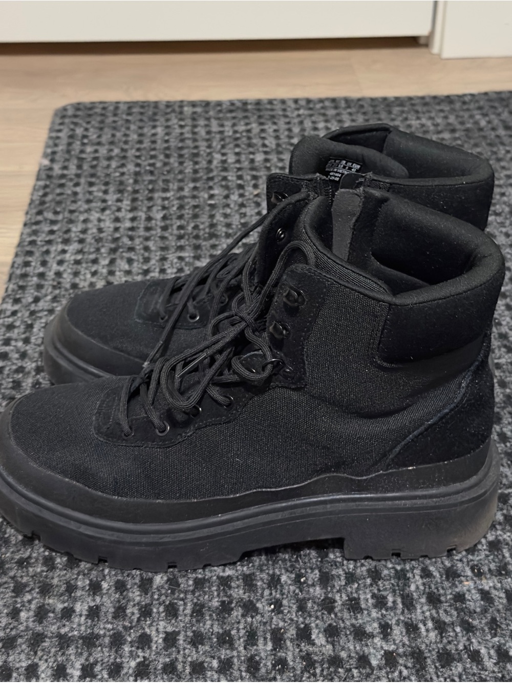 Uniqlo Lace-Up Boots (Black) - US Men’s 9.5/Women’s 11